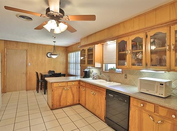 5th image of 1401 Roanoak Dr