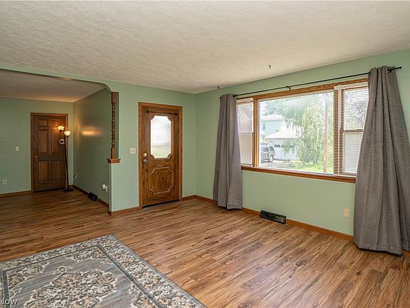 5th image of 215 8th St SW