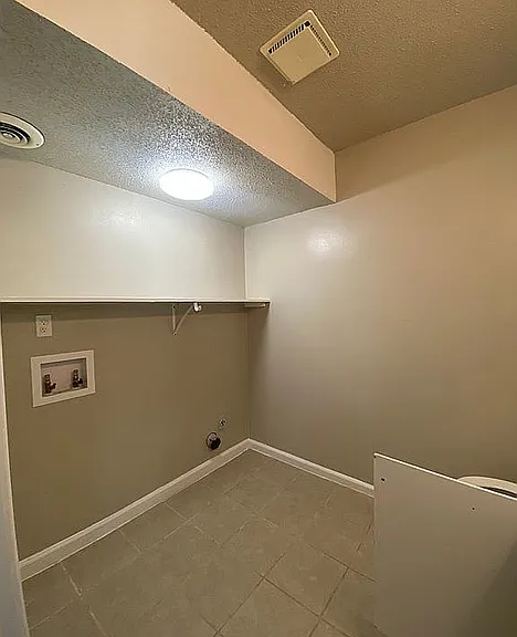 2644 Dorian Dr #C — Photo 8