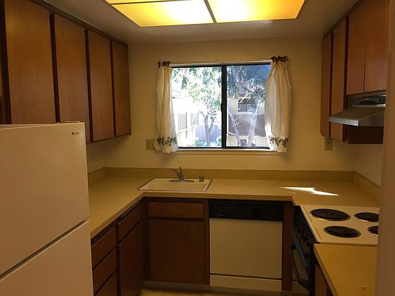 3rd image of 999 W Evelyn Trl #60