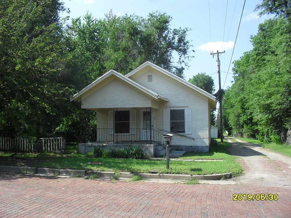 1st image of 310 E Maple Ave