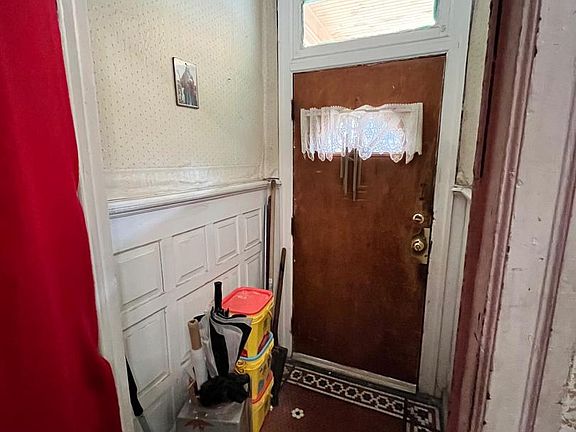 2nd image of 4525 Sansom St