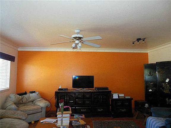 3rd image of 307 Kent Ave