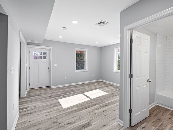 4th image of 273 High Ridge Dr