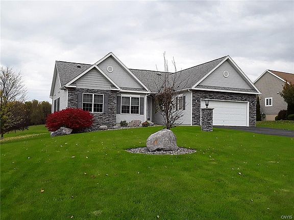 2nd image of 925 Walden Pond Ln
