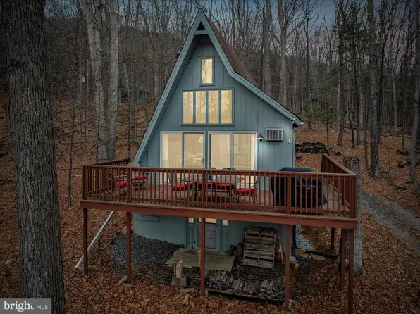 15 Daffodil Ter, Berkeley Springs, WV 25411