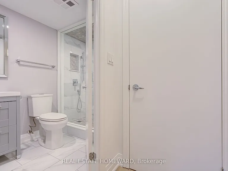 300 Bloor St E #611 — Photo 21