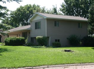 361 Sunset Dr, Beresford, SD 57004