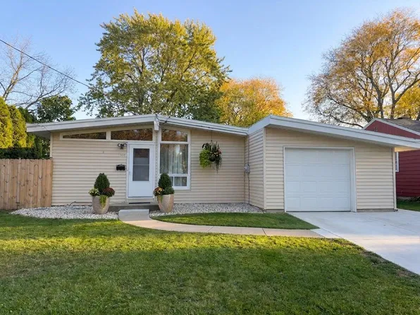 7009 W Wedgewood DRIVE, Milwaukee, WI 53220