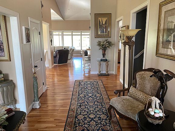 4th image of 684 Maeghann Ct