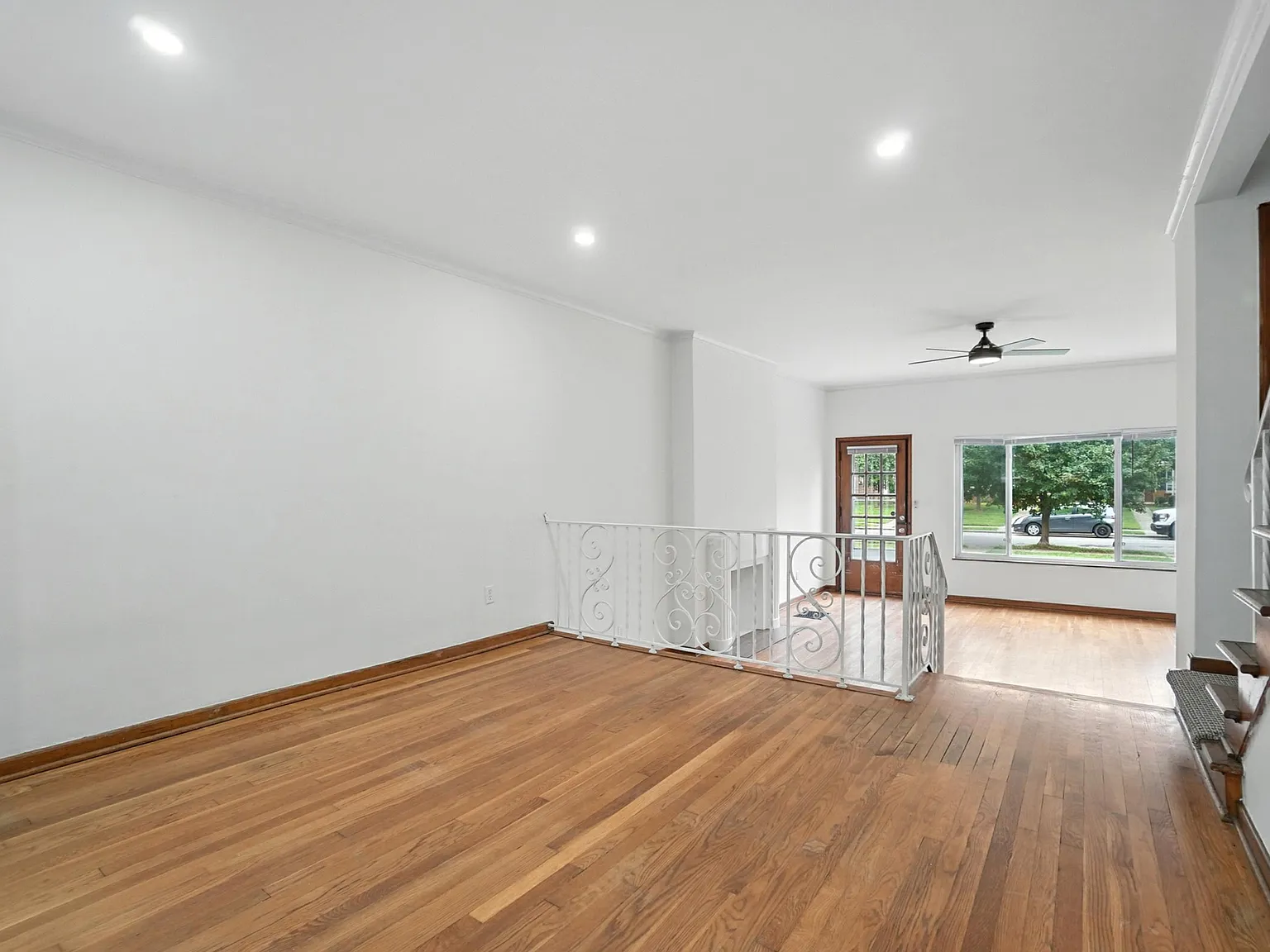 2 bed, 1300 sqft, $1,900 — Photo 2