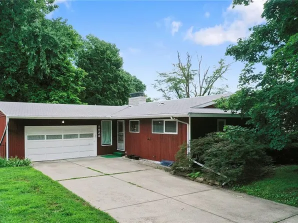 7932 Shawnee Dr, Overland Park, KS 66212
