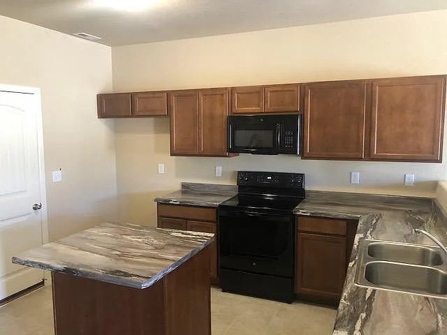 7465 Forest Meadows Ave — Photo 2