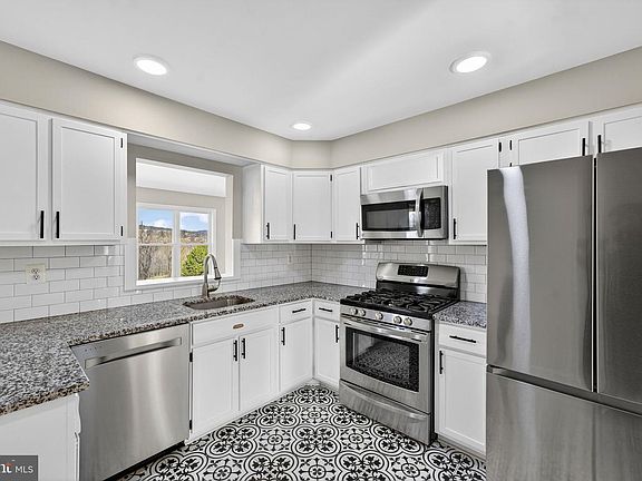 4th image of 660 Foxcroft Rd