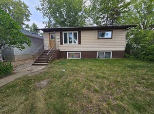 430 Q Ave N, Saskatoon, SK S7L2Y1