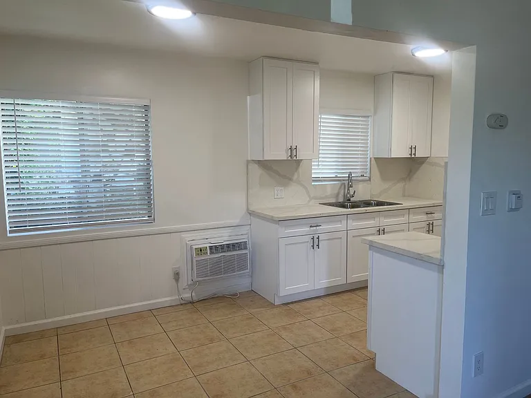 6600 Whitsett Ave — Photo 7