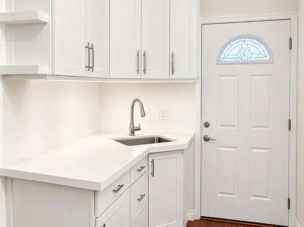 7946 Vassar Ave, Canoga Park, CA 91304