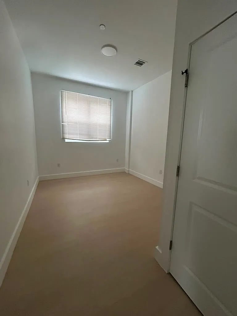 98 Clinton Ave — Photo 1