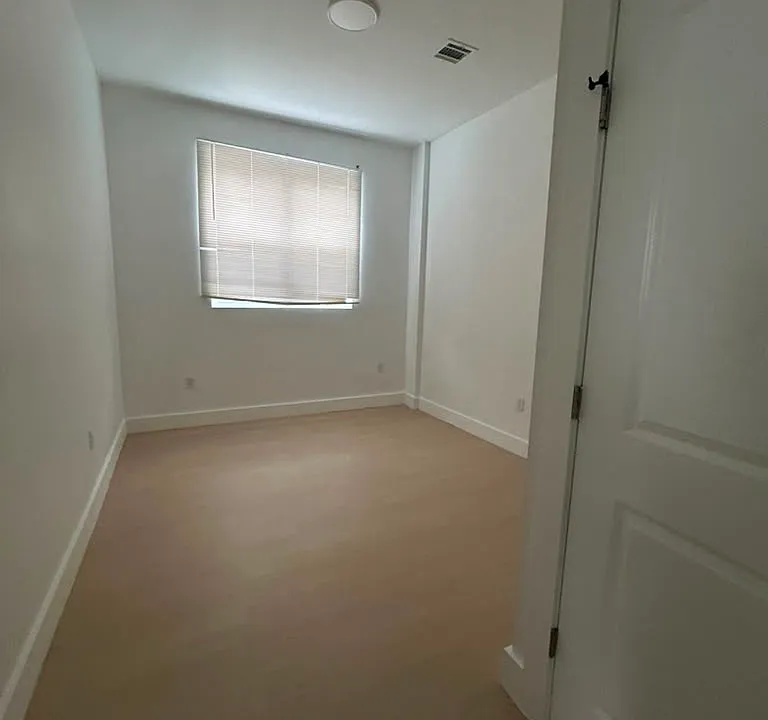 98 Clinton Ave #3