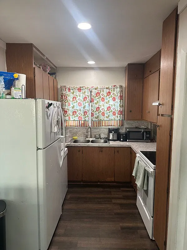 2312 Knapp Street — Photo 2