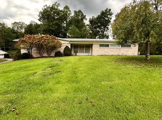 1607 Ridge Rd, Oak Hill, WV 25901