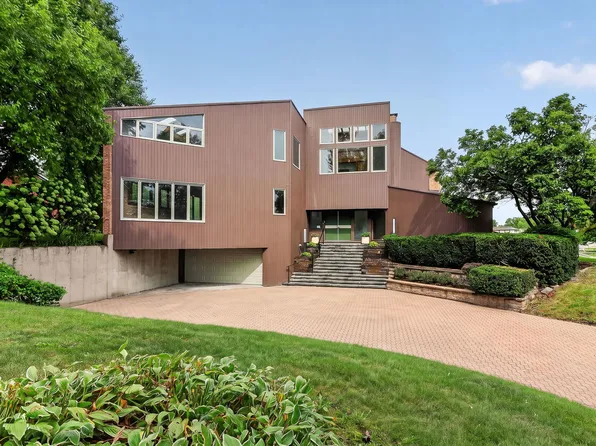 42 Royal Vale Dr, Oak Brook, IL 60523