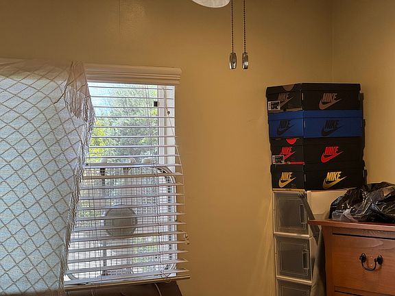 5th image of 221 Wesley Ave #221