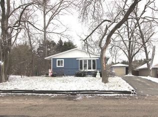 710 Navajo Dr, Carpentersville, IL 60110