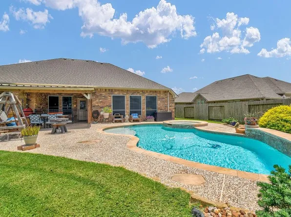 1283 Laurel Ln, Angleton, TX 77515