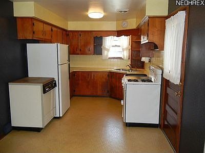 5th image of 3235 Redgate Ln