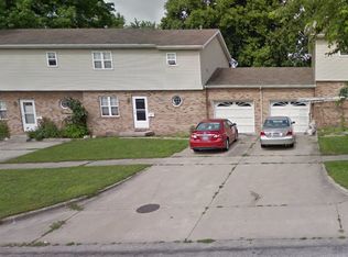 611 S 16th St, Mattoon, IL 61938