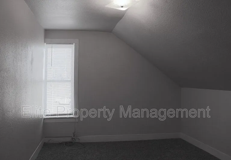 1026 W 13th St — Photo 18