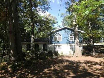 1st image of 2885 Castle Dr