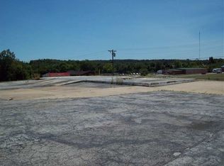 80 Lakeshore Dr, Kuttawa, KY 42055