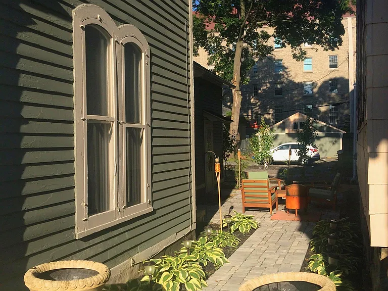 394 Alexander St — Photo 3