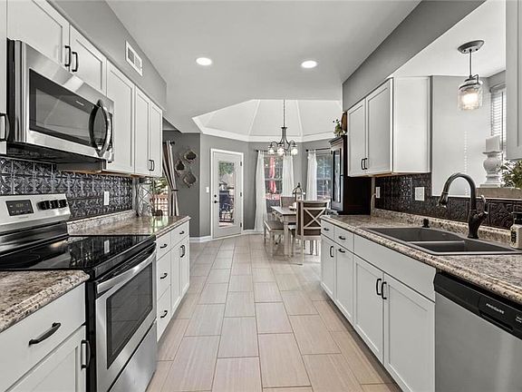 5th image of 3709 NW Hidden Pointe Dr