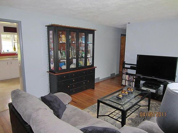 5th image of 151 Victoria Dr