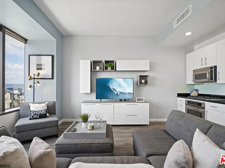 1100 Wilshire Blvd #2201 — Photo 4