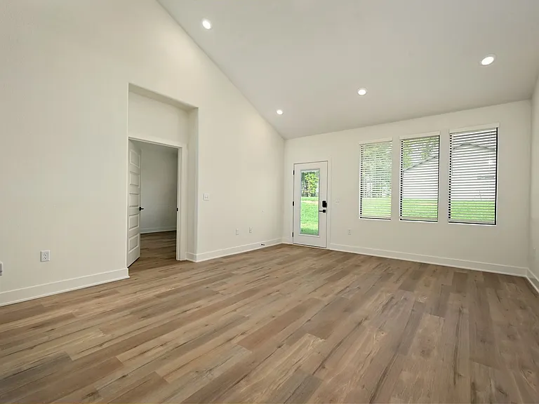 100 & 102 Amberwood Ct — Photo 5