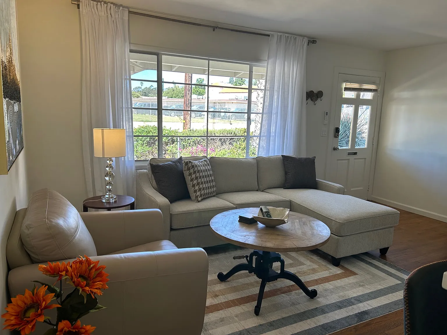 2 bed, 850 sqft, $6,850 — Photo 4