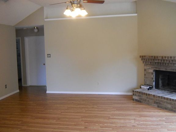 4th image of 330 Valley Mills Dr