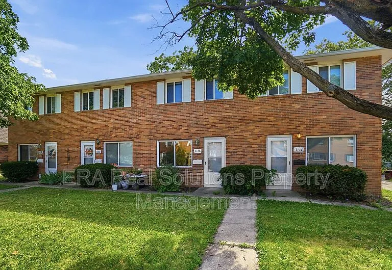 1136 McCarley Dr E — Photo 7