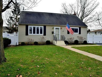 20 S Parkway Dr, West Babylon, NY, 11704