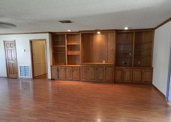 3rd image of 203 Zion Cir