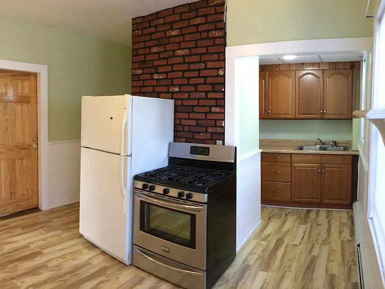 85 1/2 Vinton St #2 — Photo 6