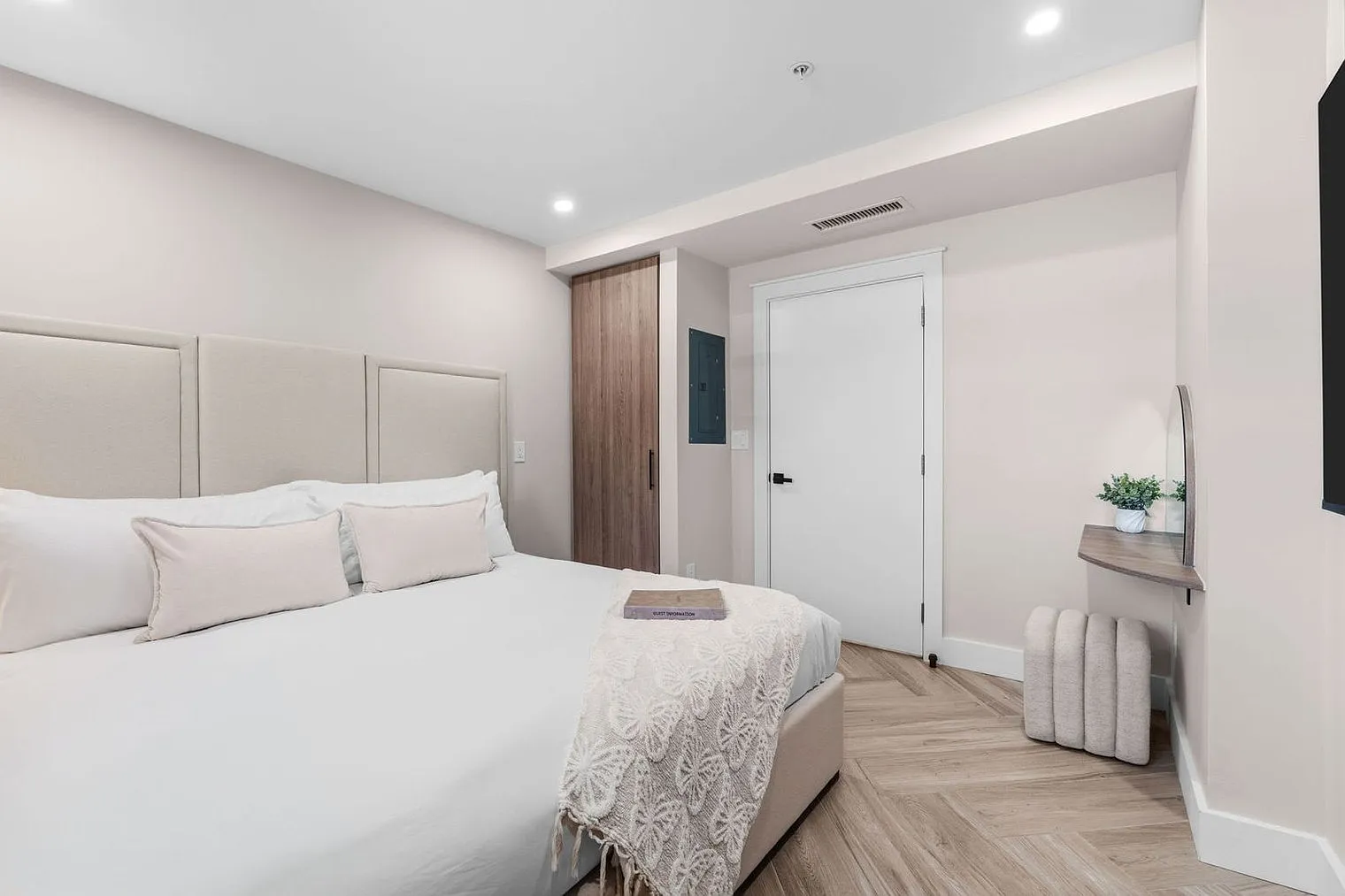 1 bed, 1.0 bath, $4,804 — Photo 4