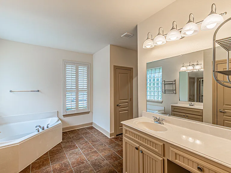 15097 Blakehill Dr — Photo 31