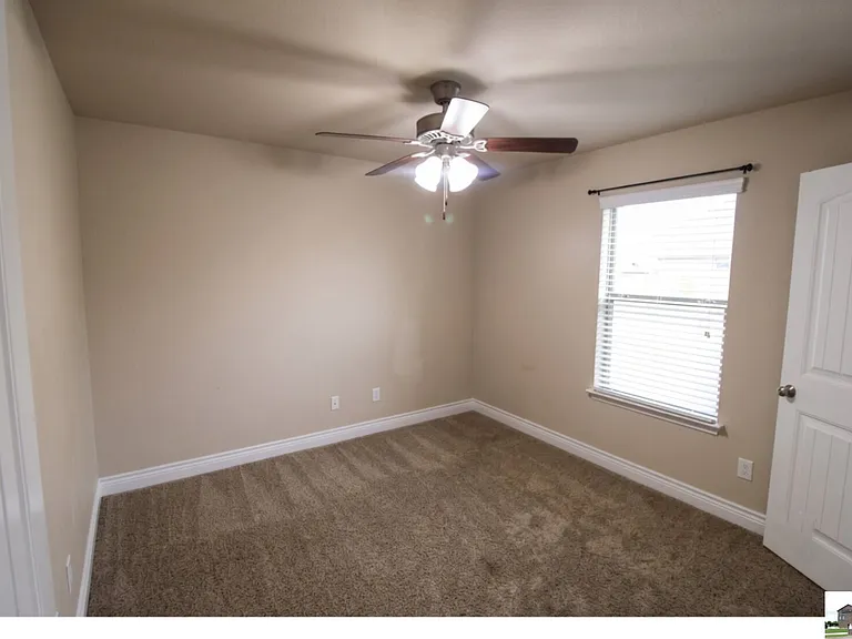 1128 Pheasant Cir — Photo 8