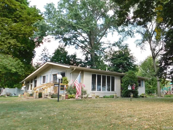 1755 Michigan St, Algonac, MI 48001