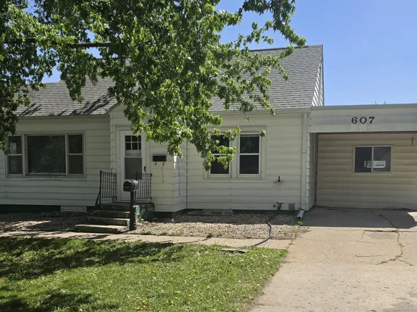 607 Central Ave NE, Orange City, IA 51041